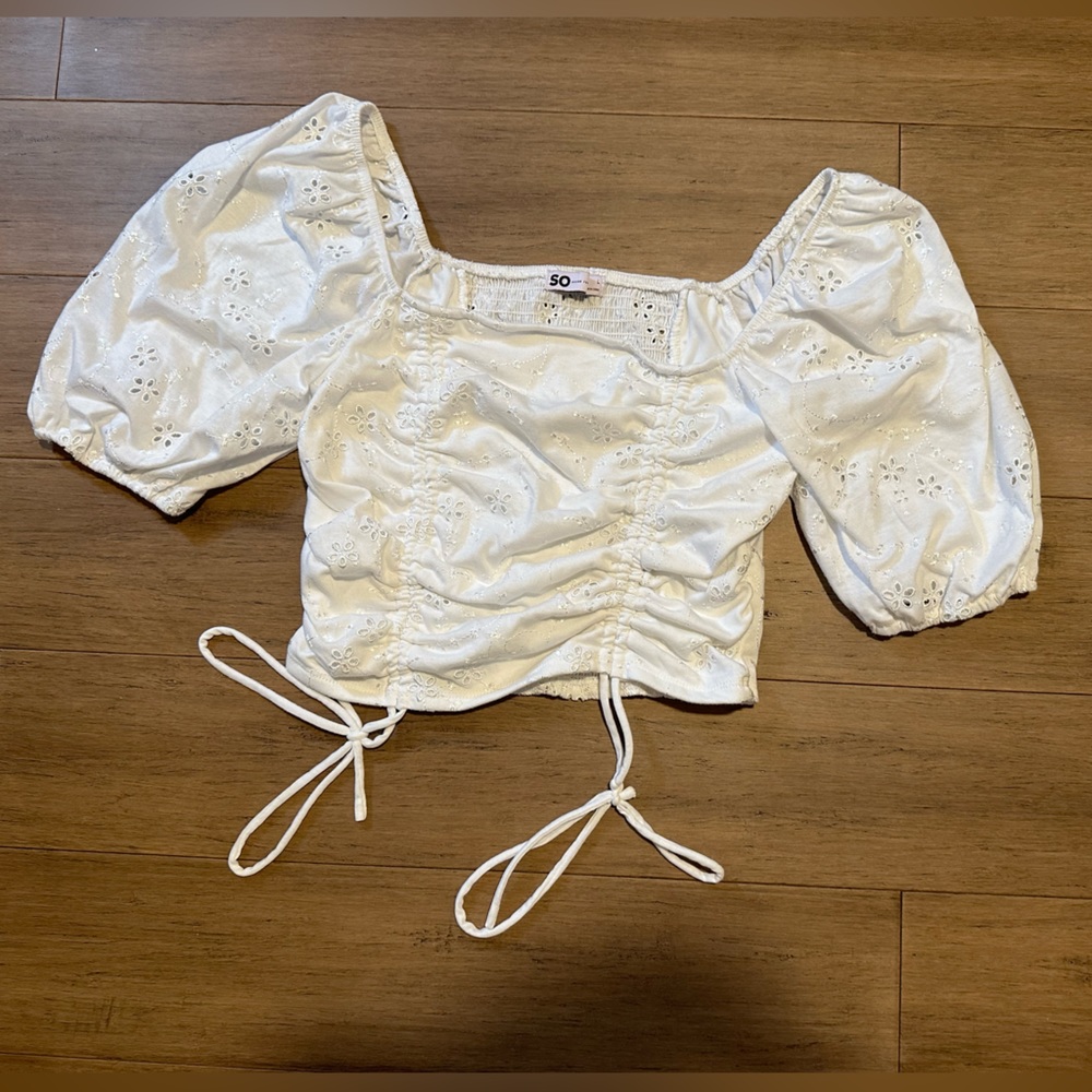 White flower cropped blouse
